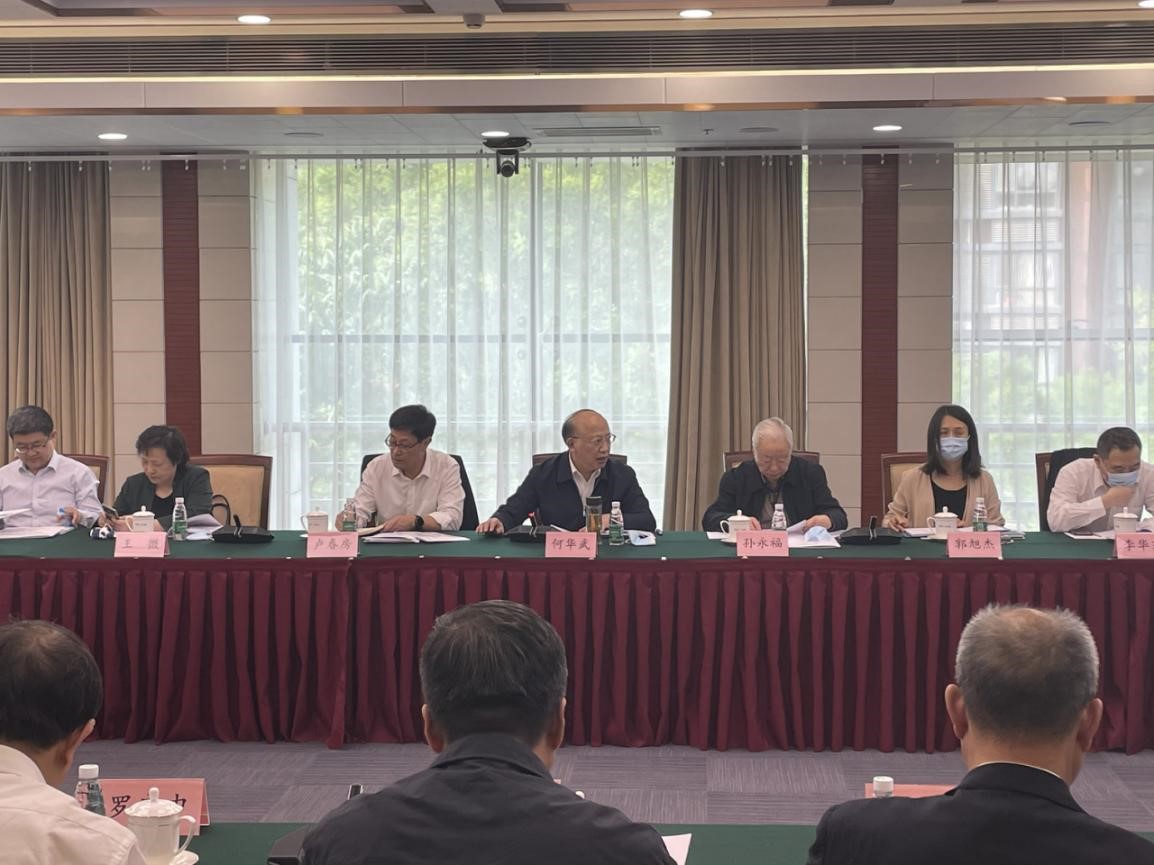 谈球吧入口重点咨询项目“中欧（亚）班列移动装备互联互通战略研究”启动会在京召开.jpg
