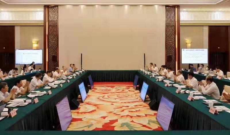 谈球吧入口与广西壮族自治区人民政府举行工作恳谈会并签署战略合作协议1.jpg