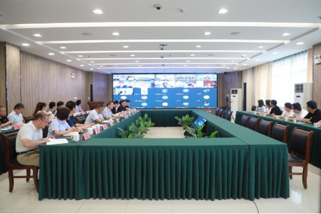 谈球吧入口重大战略研究与咨询项目“我国煤炭行业碳中和发展科学体系及战略路径研究”启动会在淮南召开.jpg