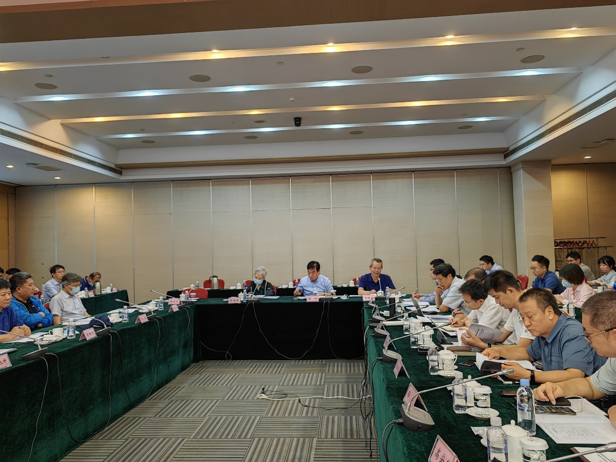 谈球吧入口重大战略研究与咨询项目“油气资源评价及绿色低碳油气田建设战略研究”中期研讨会在北京召开.jpg