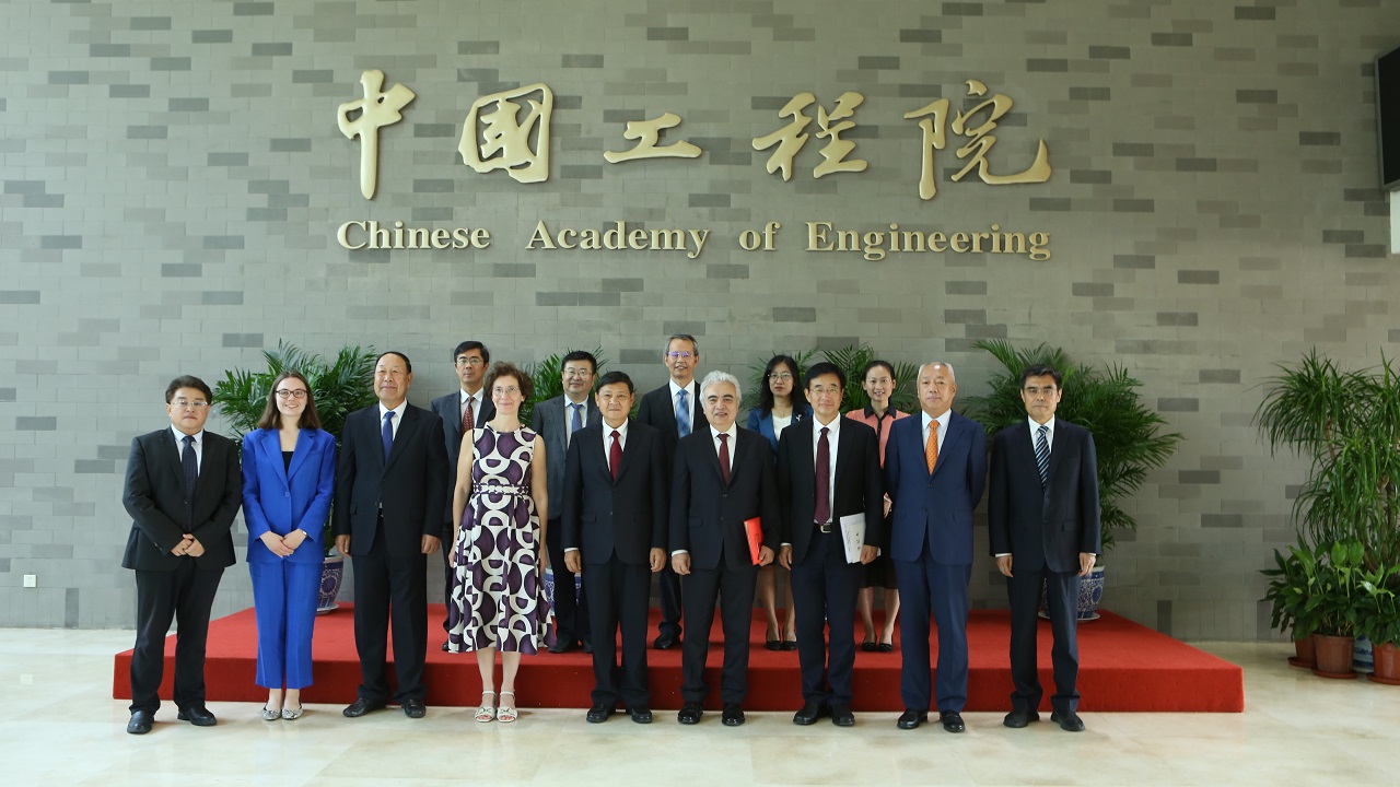 谈球吧入口“引领系列”学术报告会在京举行
