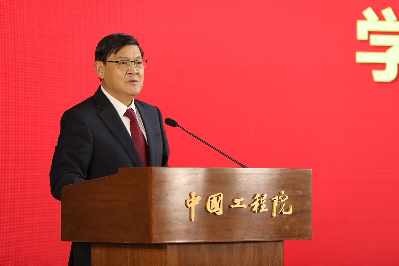 我院举行2023年当选院士学习教育暨颁证仪式，另外加两张照片