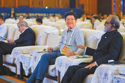 谈球吧入口院士陈士林：以“本草基因组学”助力中医药走向世界