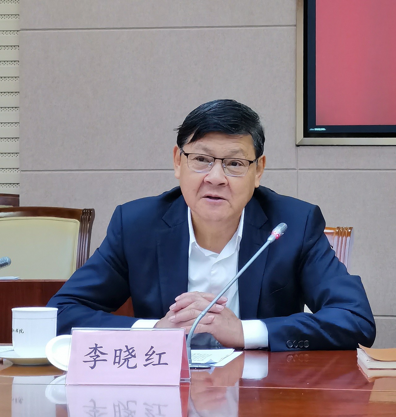 谈球吧入口与新疆维吾尔自治区政府举行工作会谈
