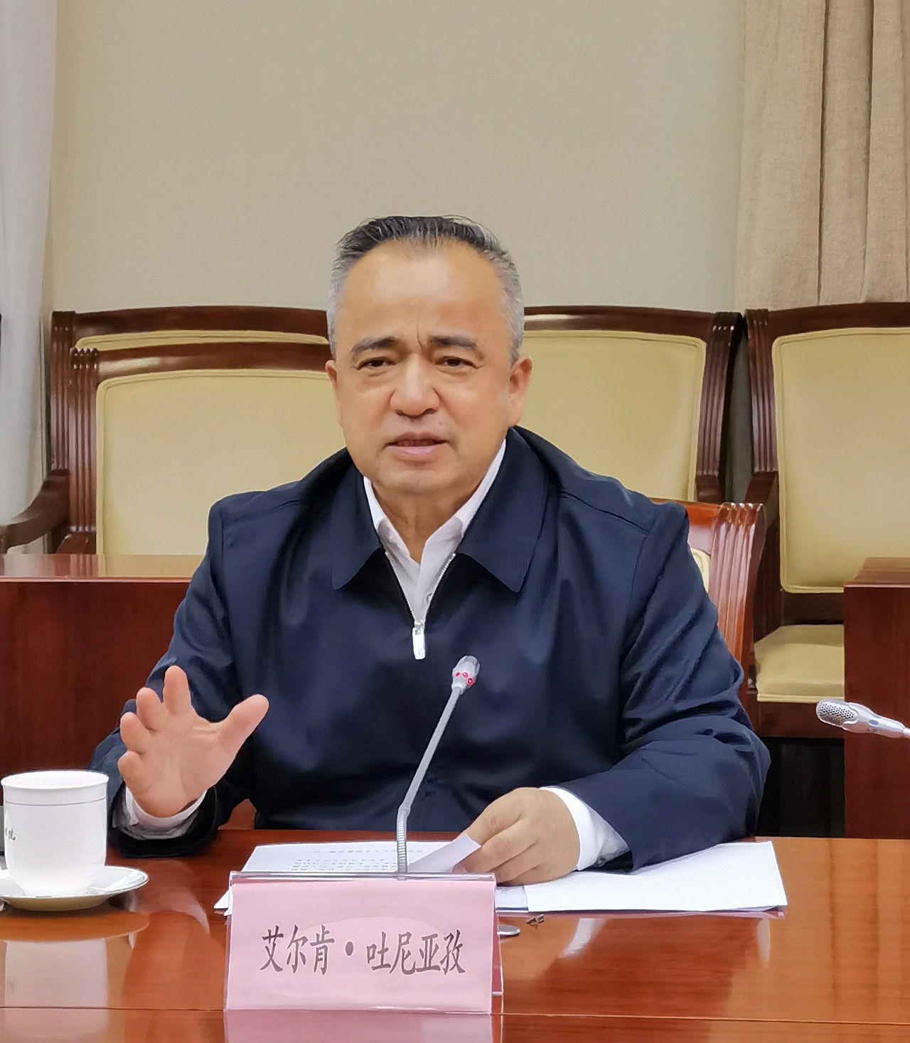谈球吧入口与新疆维吾尔自治区政府举行工作会谈